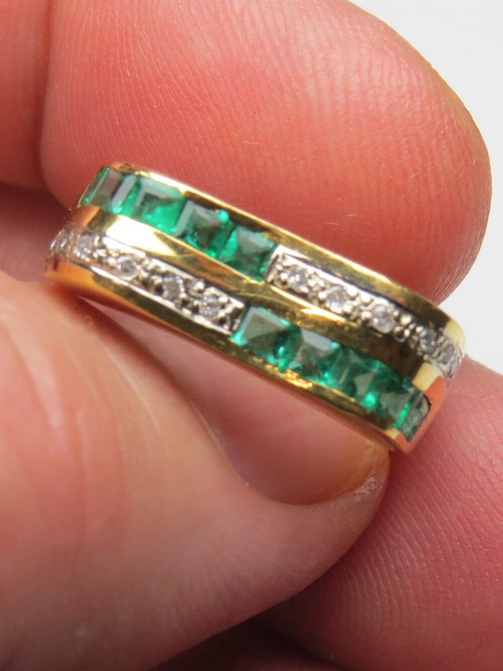 18k Emerald Diamond Ring